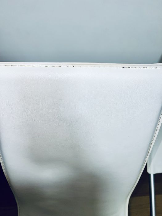 Duas cadeiras de sala de jantar