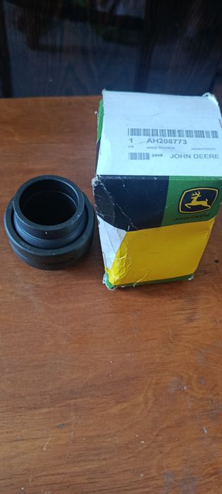 Втулка гидроцилиндра AH208773 John Deere