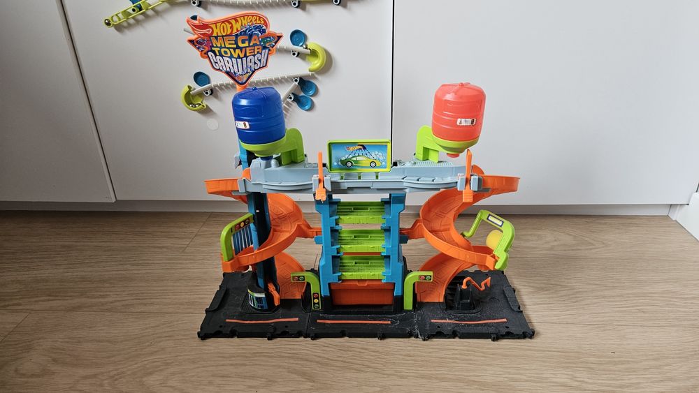 Zakręcona mega myjnia hot wheels city