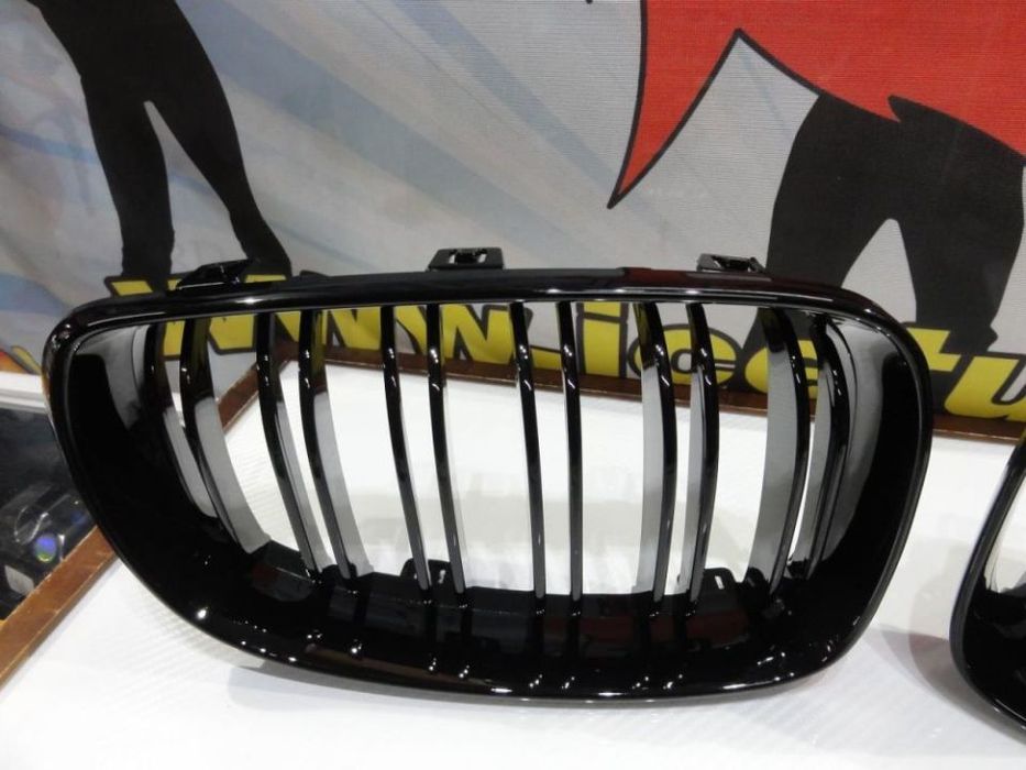 Grelha frontal BMW E81 / E82 / E87 / E88 07-11 M4 look / dupla lamina em preto piano brilhante