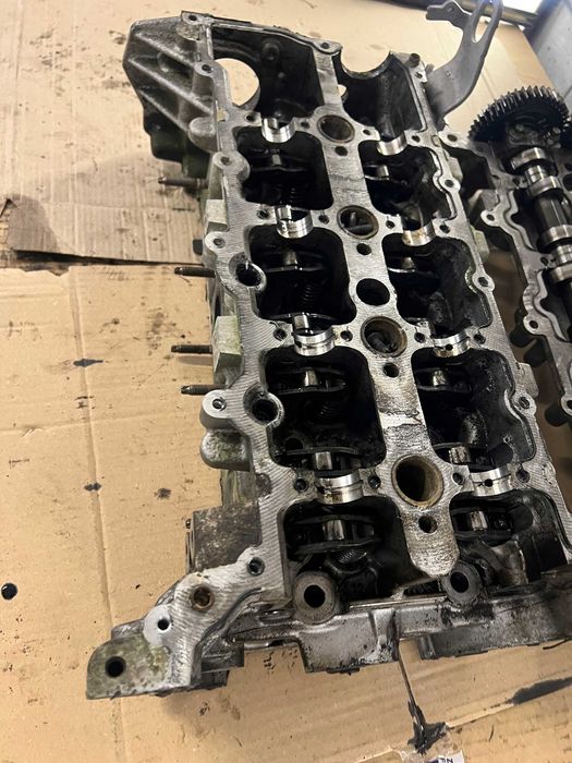 Renault Master 2,3 trafic 2,0 głowica + pokrywa  wałki