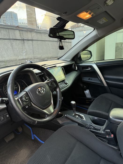 Toyota RAV 4  офіційна