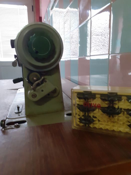 Máquina de custura Oliva