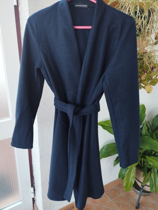 Casaco azul com cinto