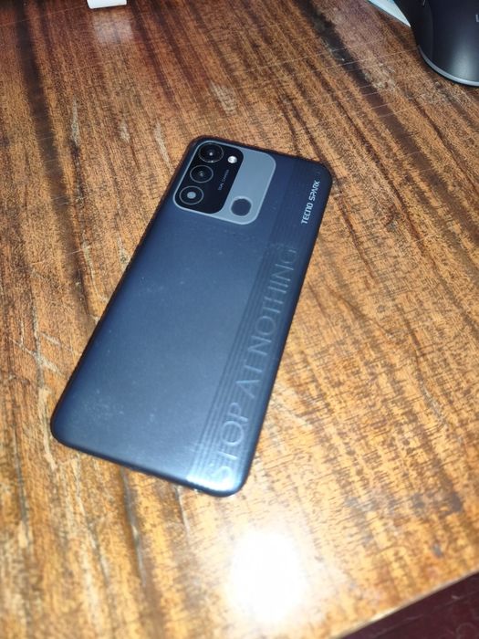Tecno spark 8c 4+2/128gb