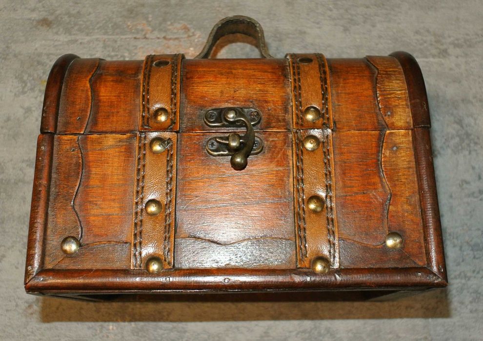 Drewniany Kuferek w Stylu Vintage