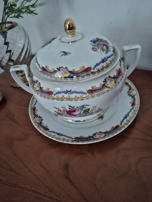 Prato e Pote Floral em porcelana