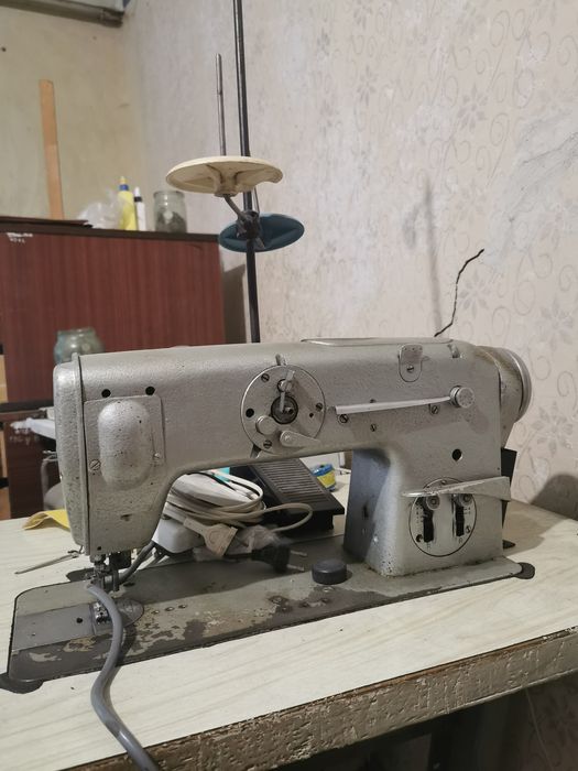 Німецька швейна машинка altin 8332