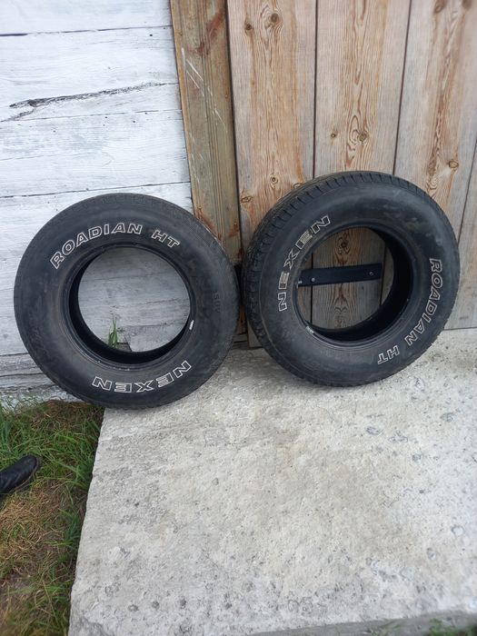 Продам пару шин 225 75 р15