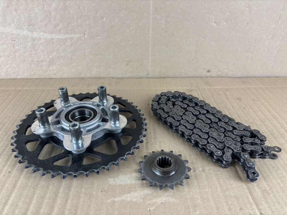 Ducati Monster 821 Napęd Zębatka Przód Tył zbierak Łańcuch 2016