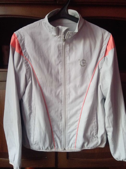 Весняна олімпійка. Недорого. 100 грн.