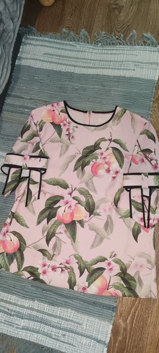 Кофта з бантами  TED Beker з яскравим принтом .