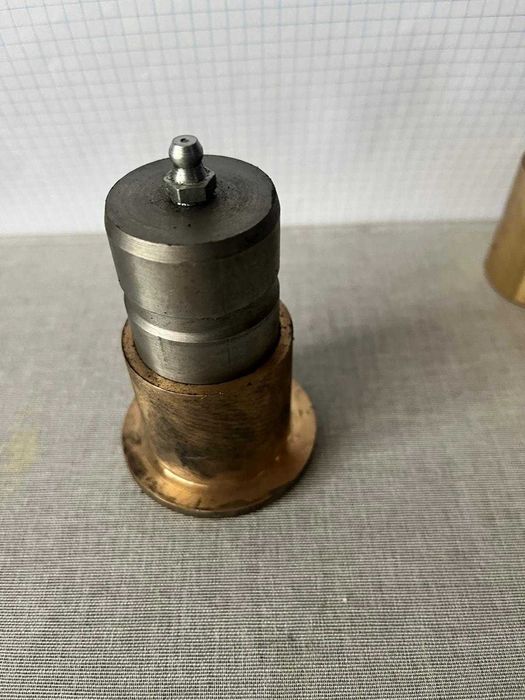 tulejki,sworznie komplet naprawczy  napeduTraktor4x4