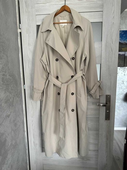 Beżowy trencz H&M