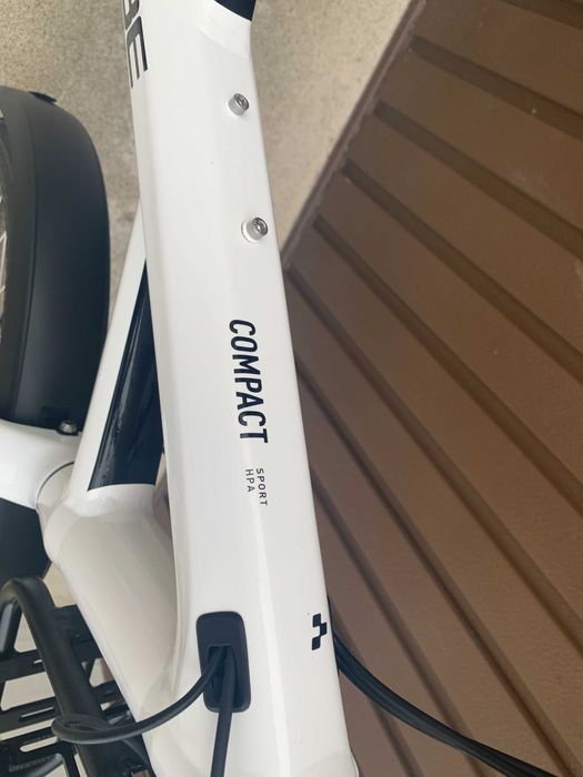 Rower elektryczny CUBE Compact
