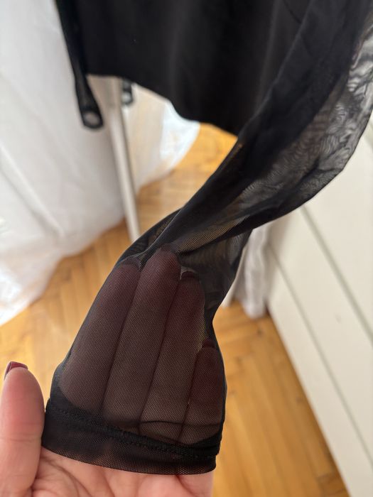 Czarna elegancka bluzka siateczkowe rękawy dekolt w serek L 40