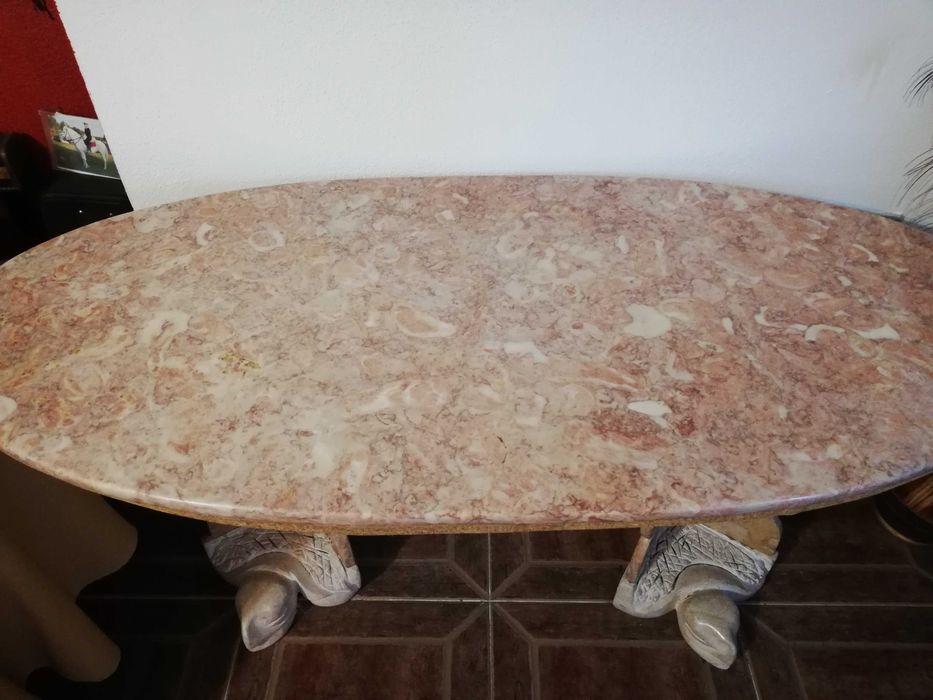 Mesa em pedra mármore pés tartaruga
