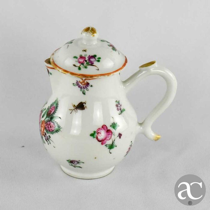 Leiteira porcelana China, com flores e insetos, Qianlong, séc. XVIII