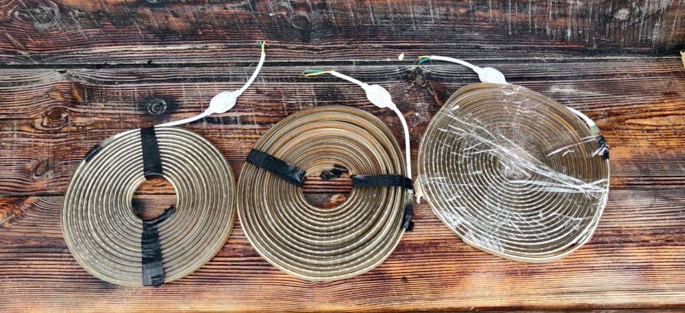 Світлодіодна стрічка 220В для полиці на кухні в кімнату.