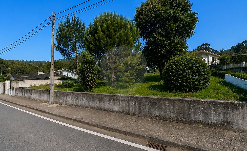 Vendo terreno urbano com 2 frentes