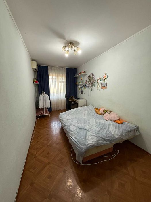 Продам 3-комнатную квартиру в центре города.