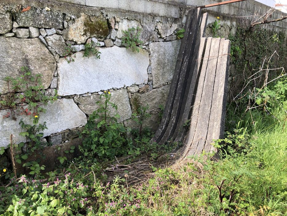 Vendo Esteios em Cimento em  L