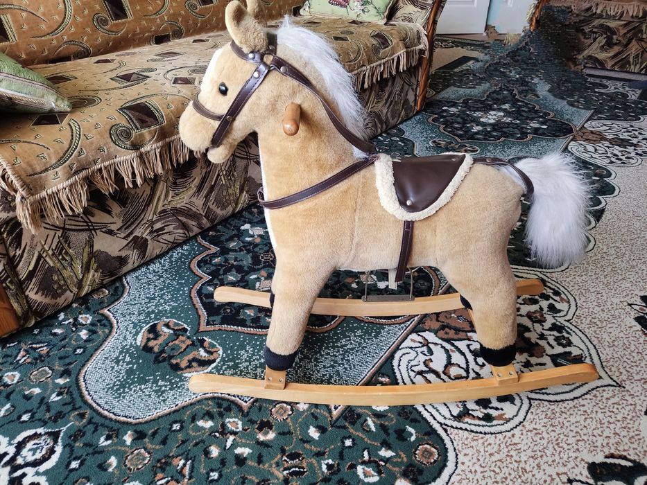 Кінь-гойдалка з звуковим супроводом