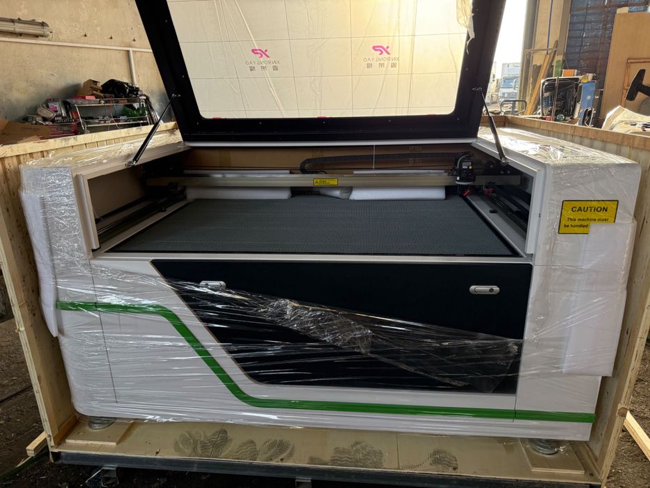 Profesjonalny laser 1390, CO2, 150W z kamerą SV300-New