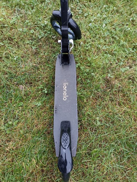 Hulajnoga firmy Lionelo czarna