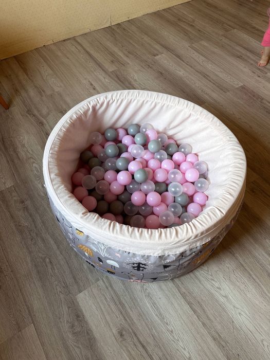 Дитячий сухий басейн