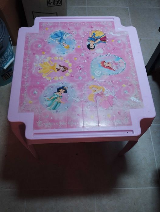 Mesa e cadeira de plástico criança "Princesas Disney"