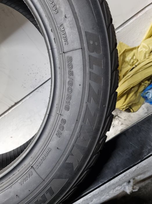 1x 205/60R16 92H Bridgestone Blizzak LM-32