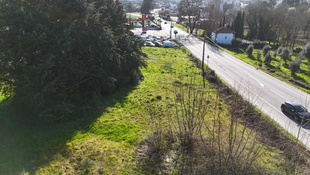 Terreno de exposição boa visibilidade de estrada movimentada Viseu