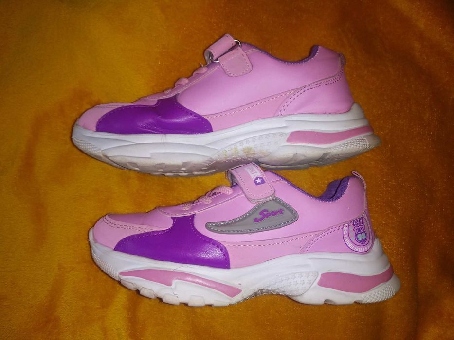 Кроссовки для девочки