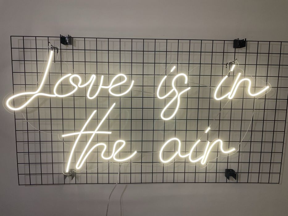 Napis LED - Love is in the air neon ślubny