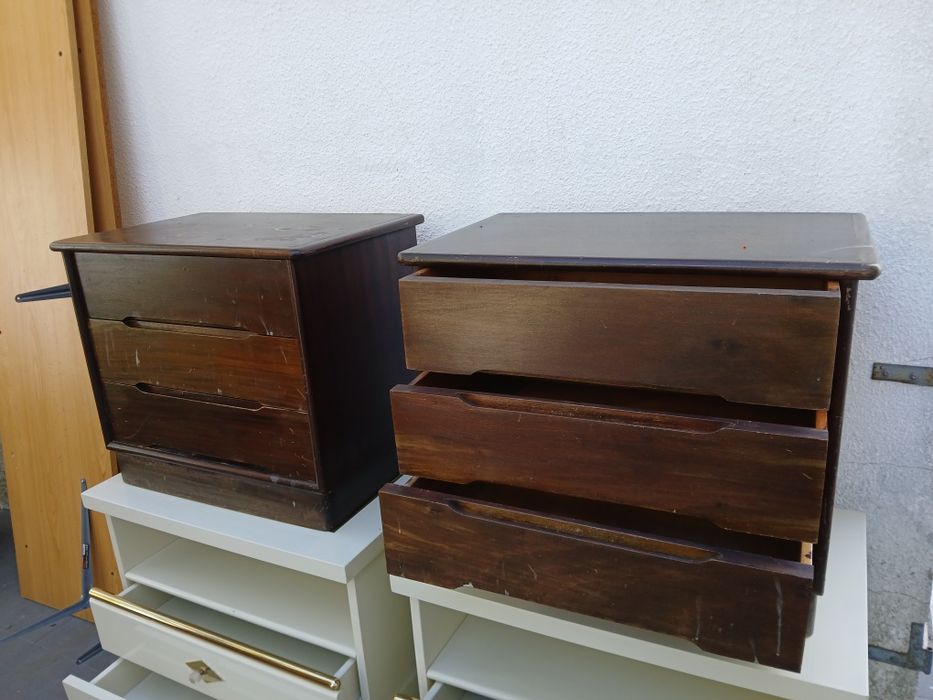 2 mesas de cabeceira