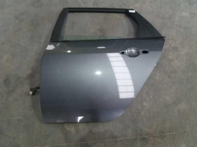 porta traseira esquerda nissan primera traveller P12