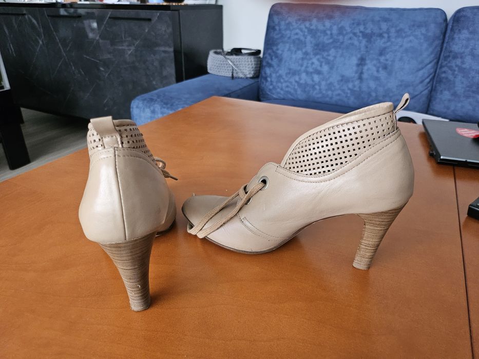 Buty Embis wiązane