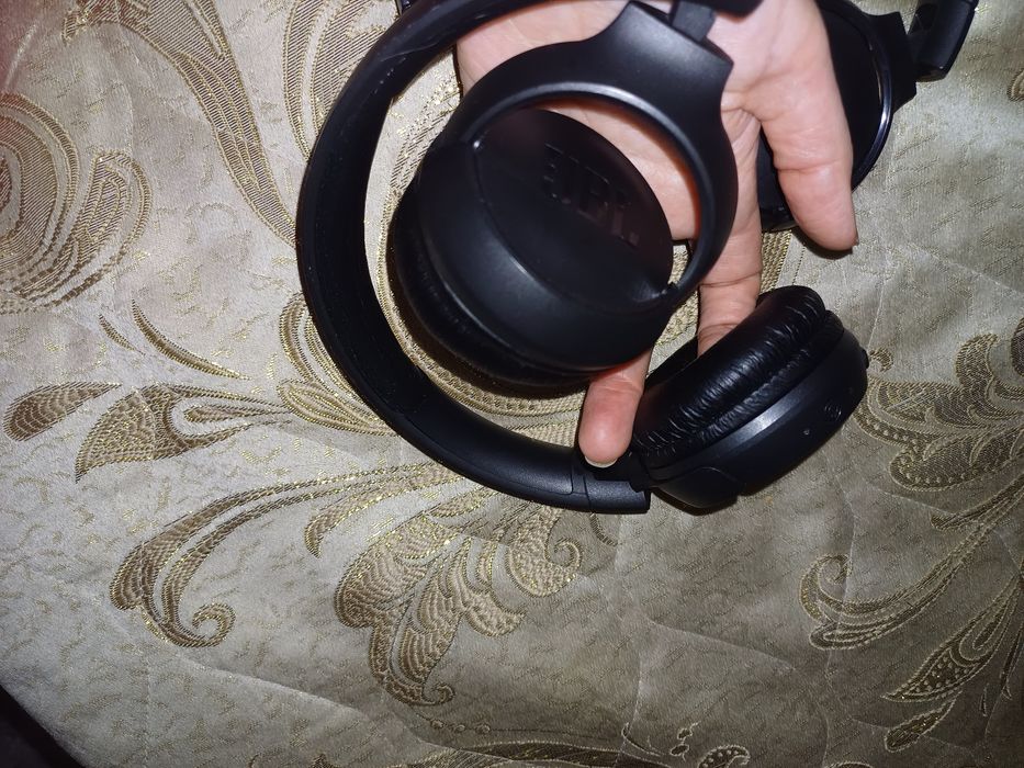 Продам беспроводные наушники jbl
