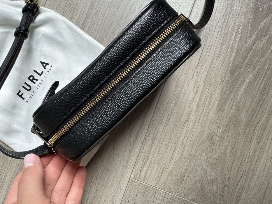 Міні сумочка crossbody furla mini camera bag кросбоді чорна шкіряна