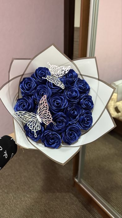 В наличии Букет 17 роз из атласных лент