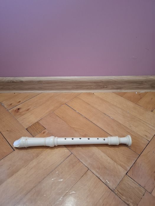 Flet prosty w bardzo dobrym stanie.