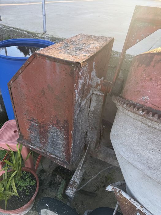 Batoneira e maquina de tijoleira