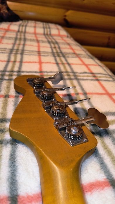 Gitara basowa fretless