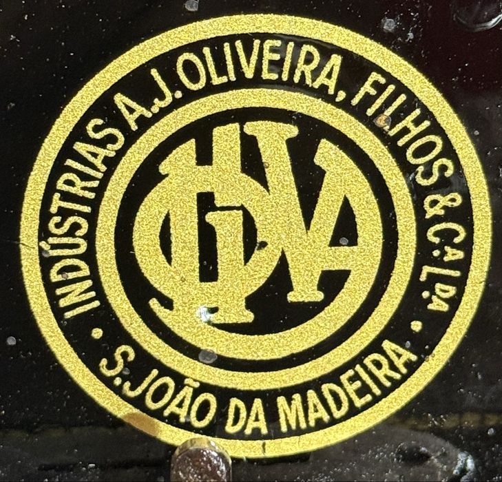 Máquina costura Oliva, restaurada e a teabalhar