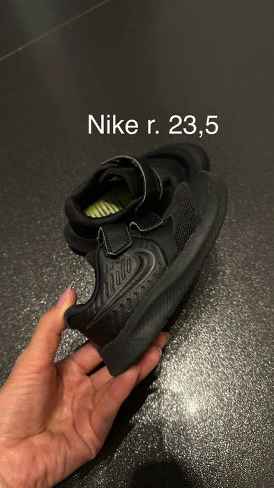 Buty sportowe siateczkowe dziecięce Nike rozmiar 23,5 czarne run rzepy