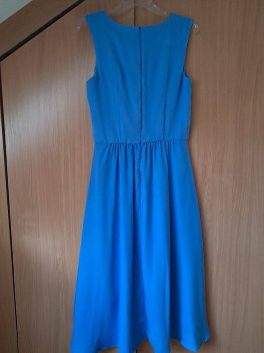 Suknia midi asymetryczna błękitna bez rękawów r.38-40"Reserved".