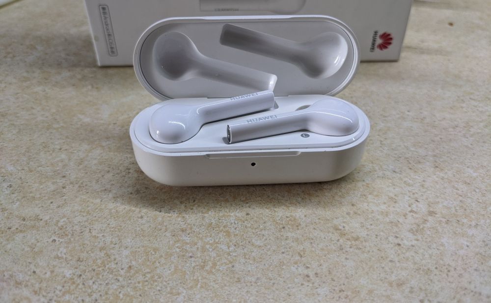 Наушники Huawei FreeBuds.