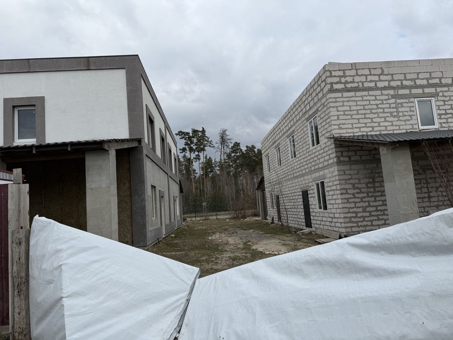 Продаєься 4 таунхауси у Фастівському районі Київської області.