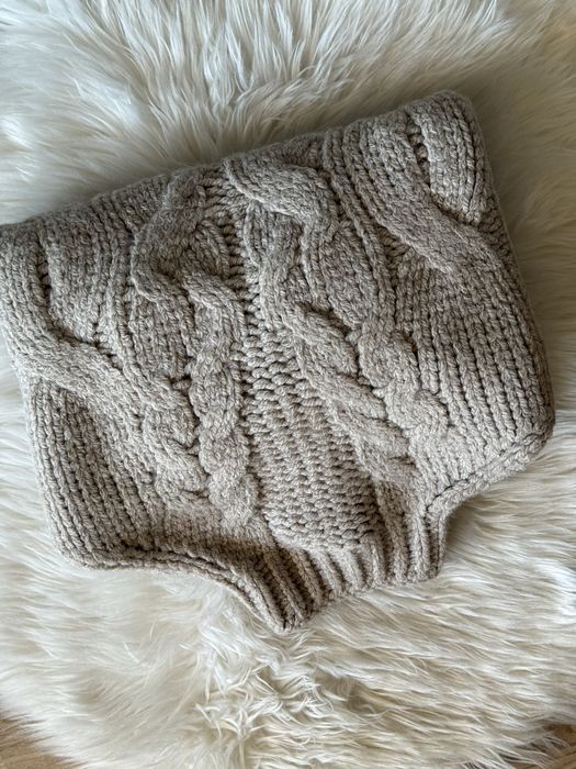 Sweter damski beżowy Cocomore, ozdobny rękaw warkocz, półgolf, ciepły